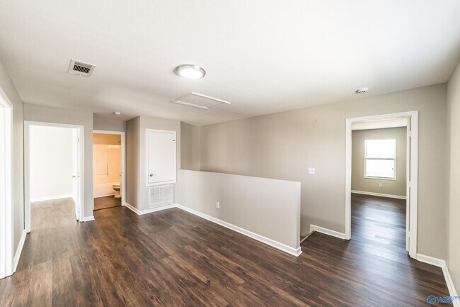 Building Photo - 217 Whitestone Dr NE