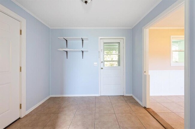 Building Photo - 300 Colson Ave