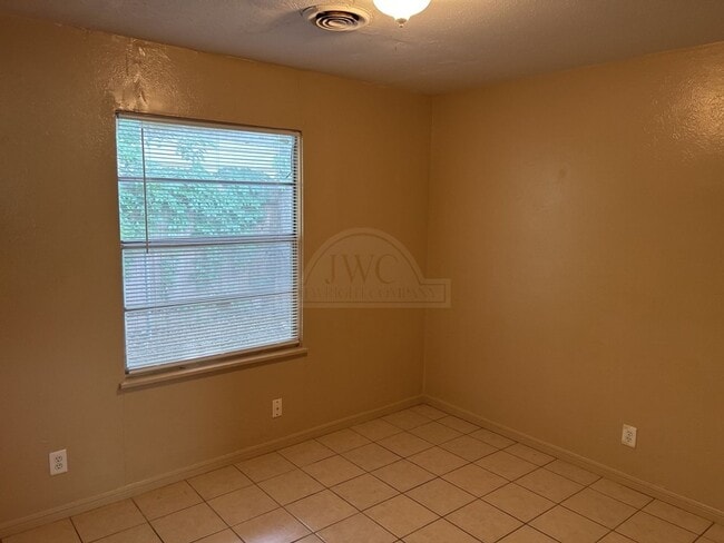 Building Photo - 704 Jefferies, Killeen