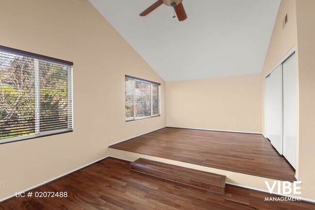 Building Photo - WESTLAKE HILLS- 5 BEDROOMS on a Quiet Street. Walk to everything!!!