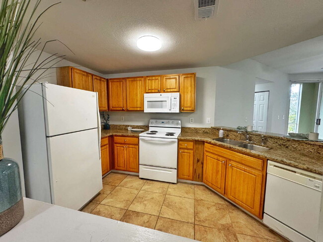 Building Photo - Newly Renovated Ground Floor 1 BR/1 BA Condo!