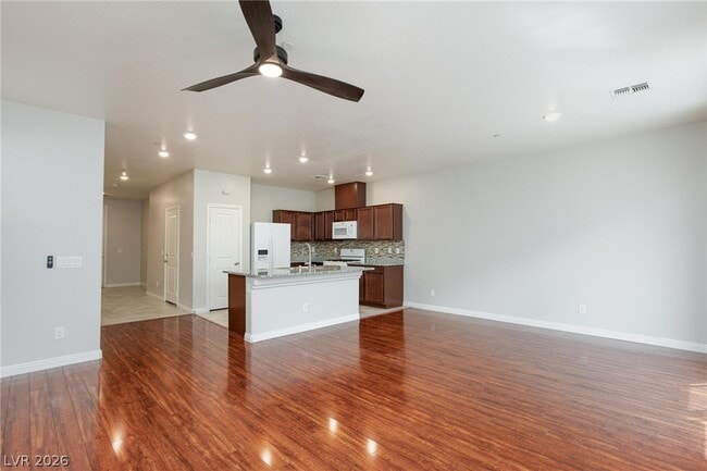 Building Photo - 5327 Lazy Breeze Ave