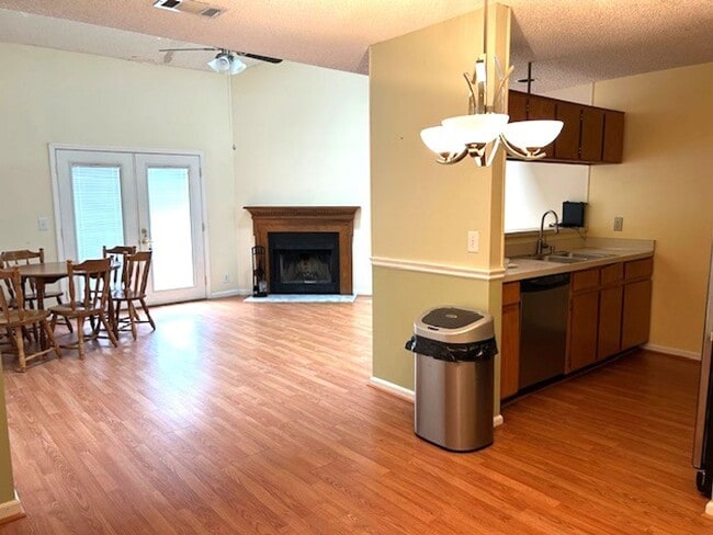 Building Photo - Two Bedroom 2 Bath Townhome