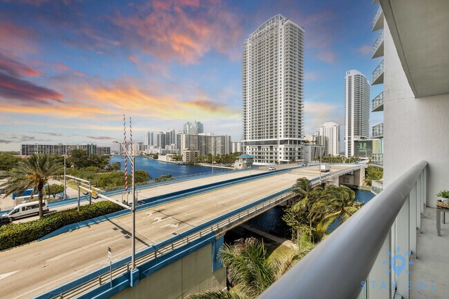 Building Photo - 2602 E Hallandale Beach Blvd