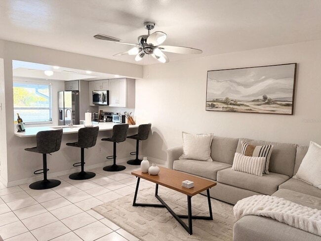 Building Photo - 5027 SW 16th Pl