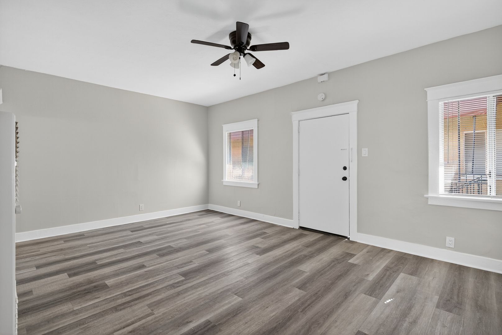 Building Photo - 915 Cherry Ave