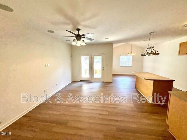 Building Photo - 255 Plaza Dr