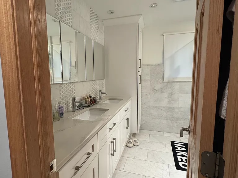 Building Photo - 64-18 Perry Ave