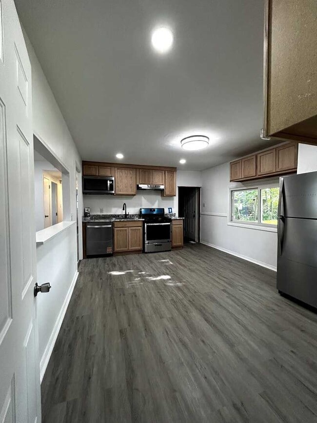 Building Photo - 344 Emery Ave