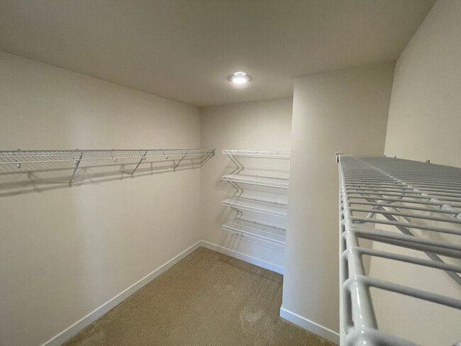 Building Photo - Heron | 3 Bed 2.5 Bath | Garage | 1800 sf