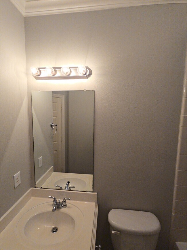 Building Photo - 1515 Olive Park