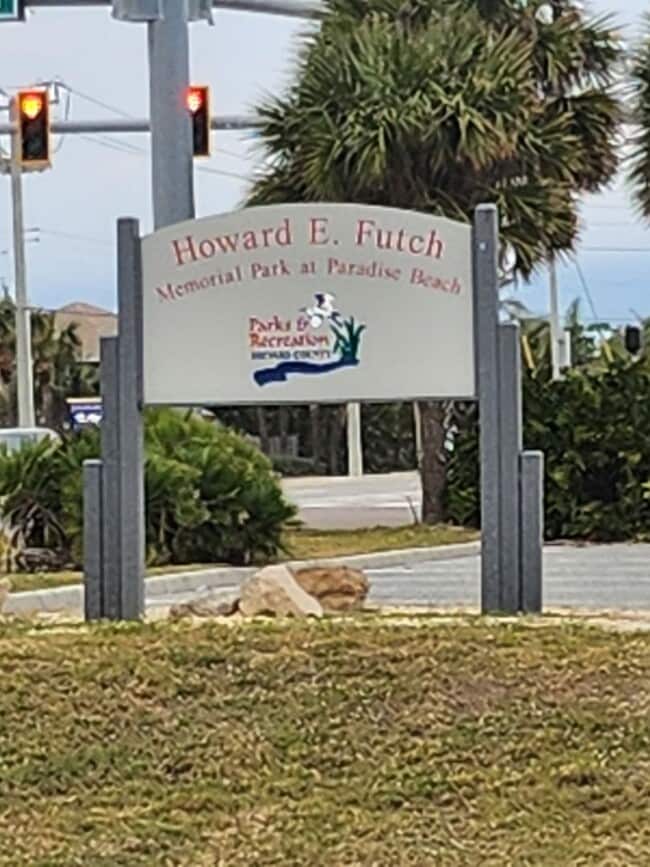 Building Photo - 3 BEDROOM 2 BATH HOME ACROSS FROM BEACH !!!