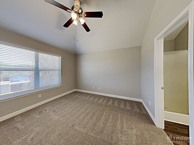 Building Photo - 710 Green Acres Ln