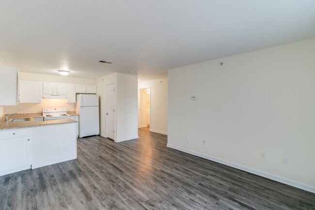Building Photo - Southtree Apartments