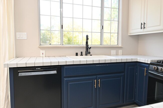 Building Photo - Nice Willow Glen Bungalow, Pet Friendly, 2...