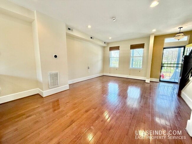 Building Photo - 159 V St NE