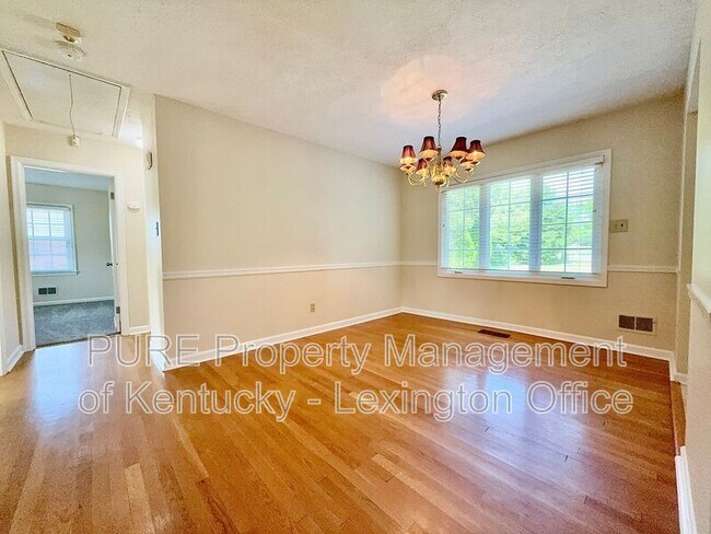 Building Photo - 2077 Dogwood Dr