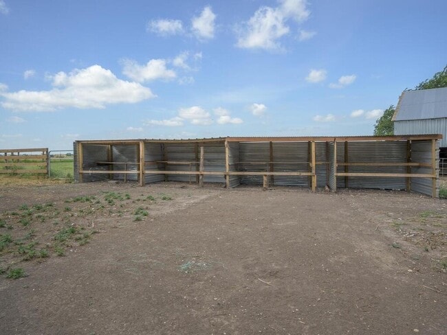 Building Photo - 161 CR 375