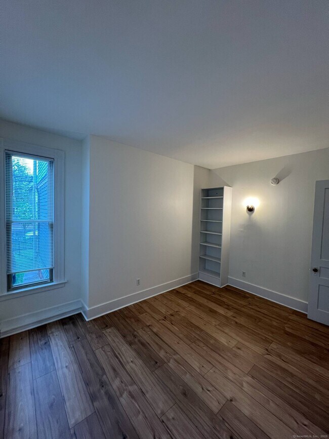 Building Photo - 672 Elm St