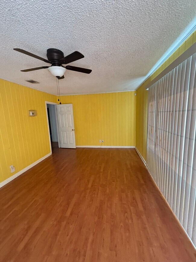 Building Photo - Convenience in the City of Valdosta