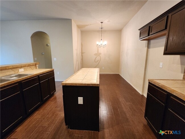 Building Photo - 712 Creekside Cir