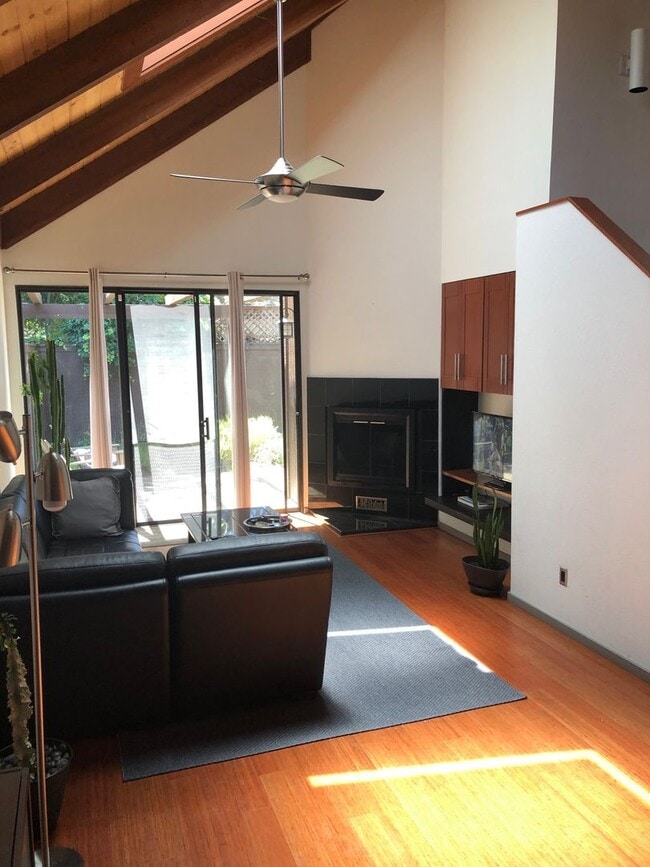 Building Photo - Furnished 2 bedroom 2 bath, WiFi and Garba...