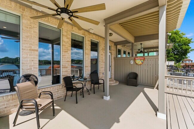 Building Photo - 1208 Lake View Dr