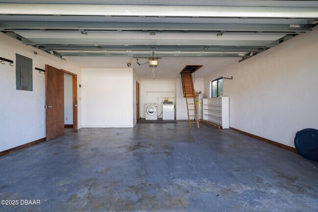 Building Photo - 909 Brookside Dr