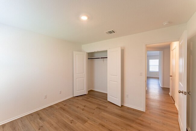 Building Photo - Modern Elegance in Kyle: 3BR Home with Office, Double Vanity, and Stylish Kitchen Island