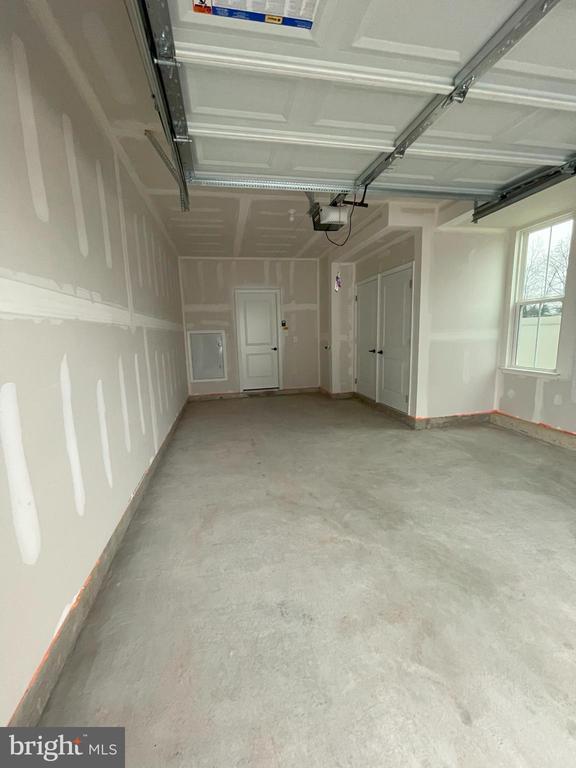 Building Photo - 2 Sidney Ln