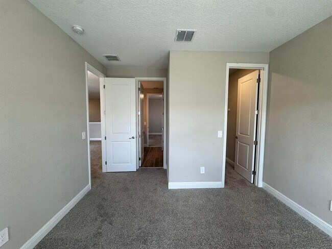 Building Photo - 16405 Silver Brk Wy