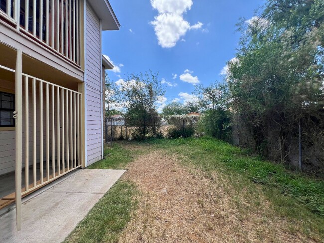 Building Photo - 301 E Locust St