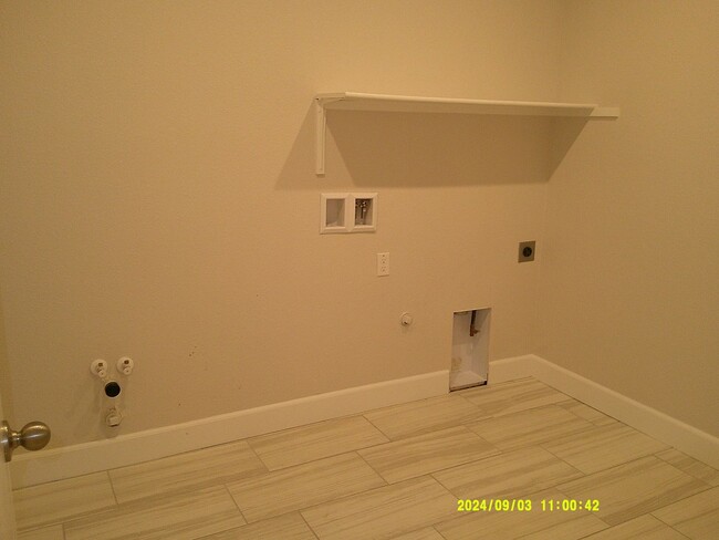 Building Photo - 700 Jasmine Ct