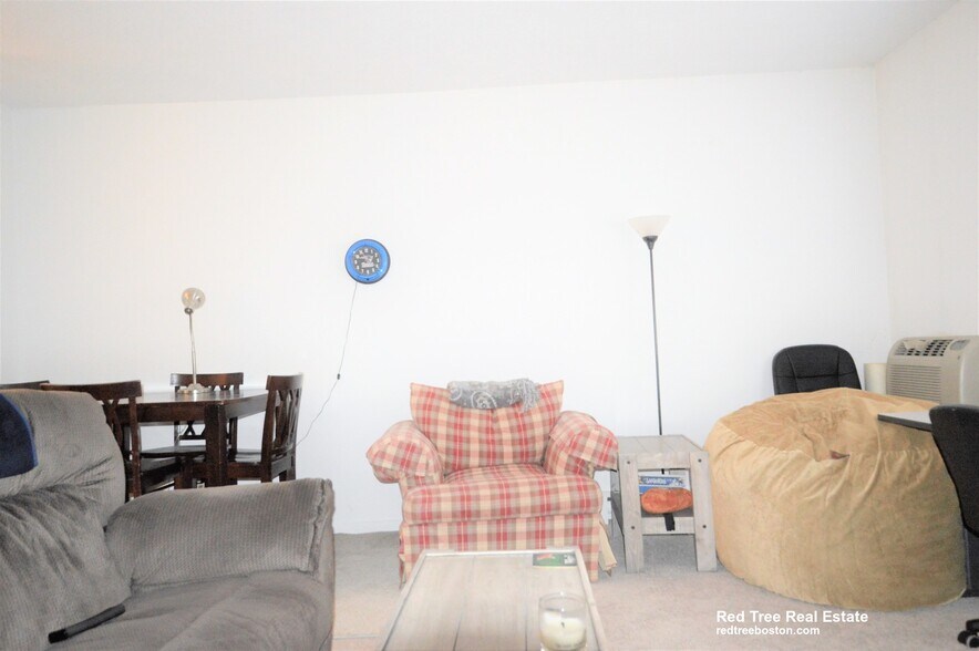 Building Photo - 35 Belmont St