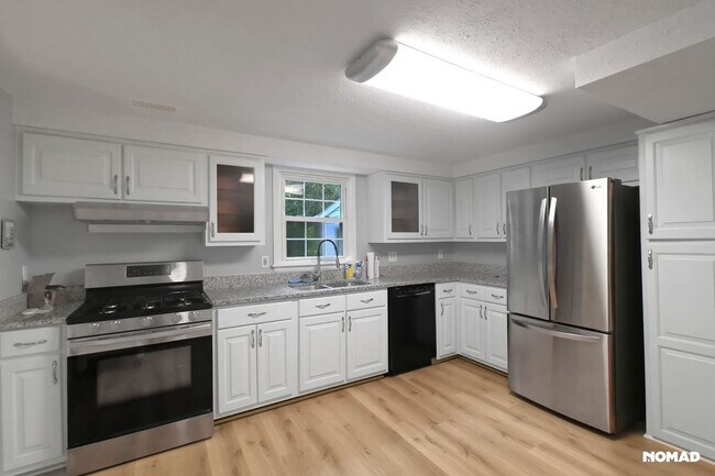Building Photo - Charming 3BR House in Charlotte