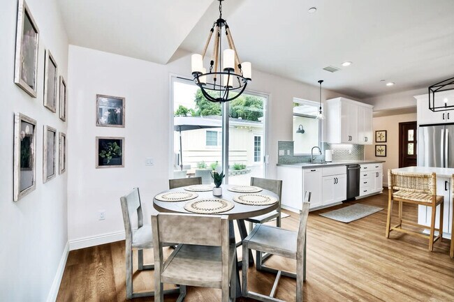 Building Photo - 541 San Dieguito Dr
