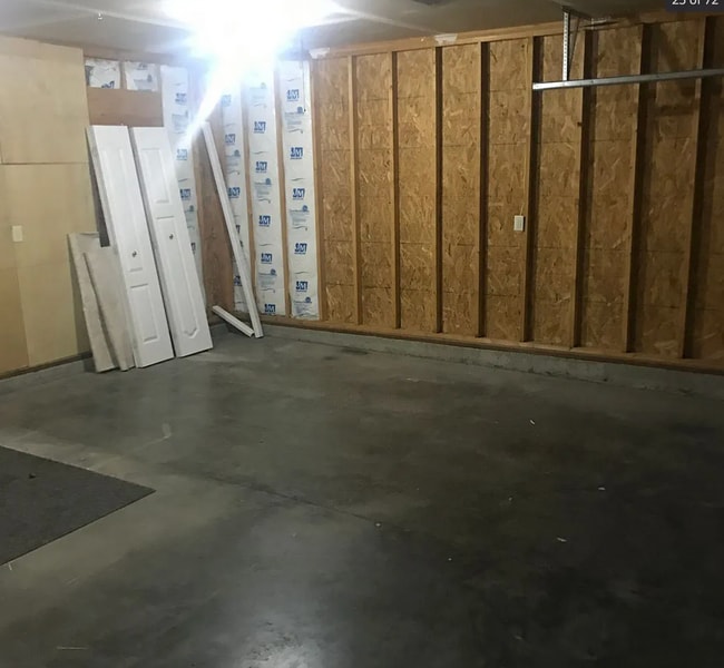 Building Photo - 521 Green Tree Dr