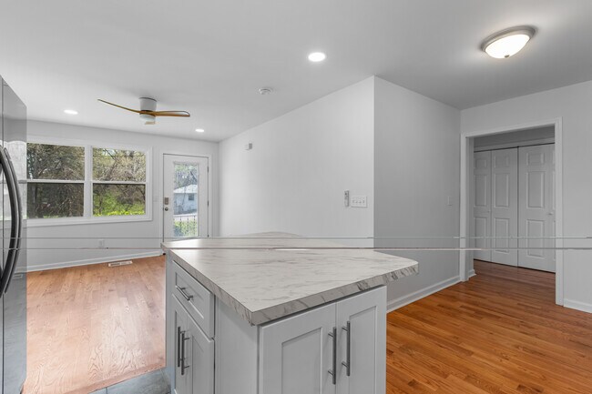 Building Photo - 4915 Darlington Dr