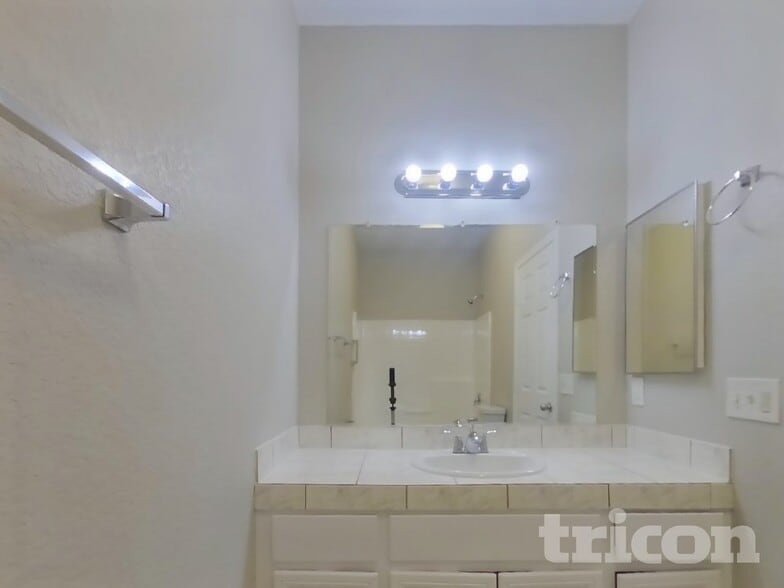 Building Photo - 757 Pino Ave