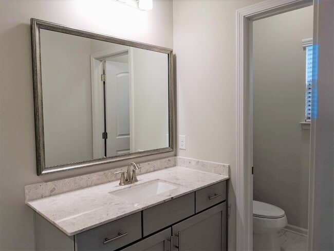 Building Photo - Excellent Location!!!Townhome