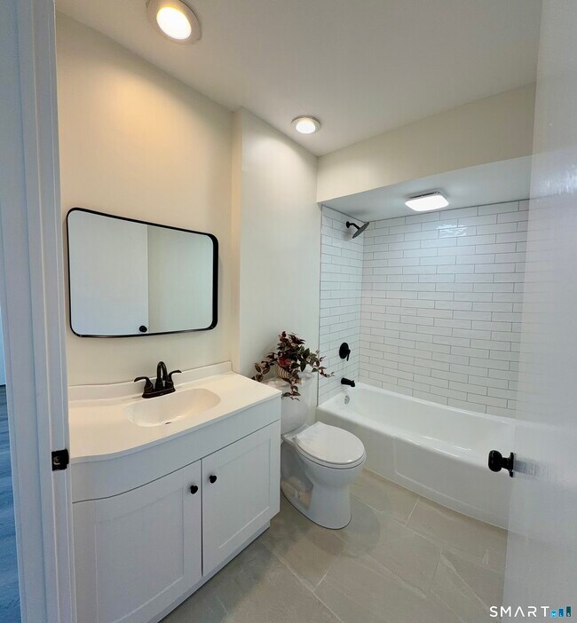 Building Photo - 114 Heritage Vlg