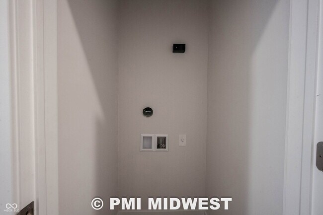 Building Photo - 1523 E Market St
