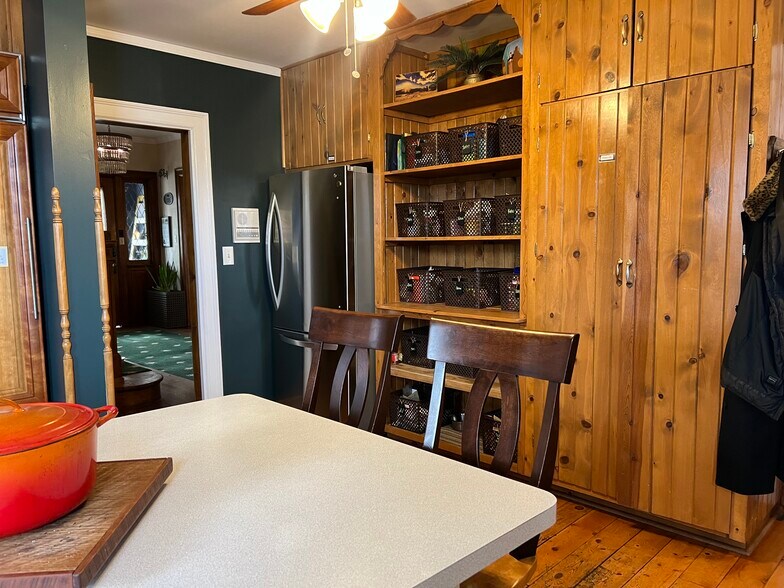 Building Photo - 616 W Mulberry St