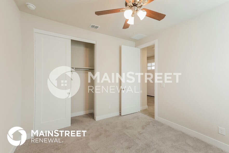 Building Photo - 8708 S 69th Dr