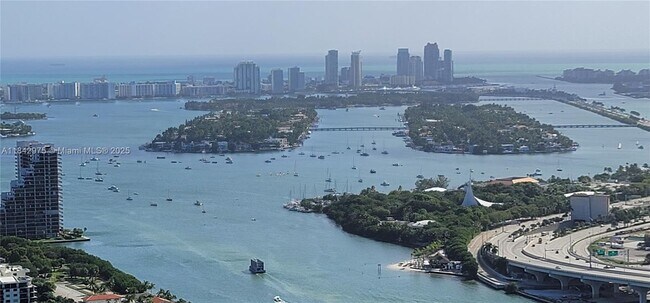 Building Photo - 1750 N Bayshore Dr