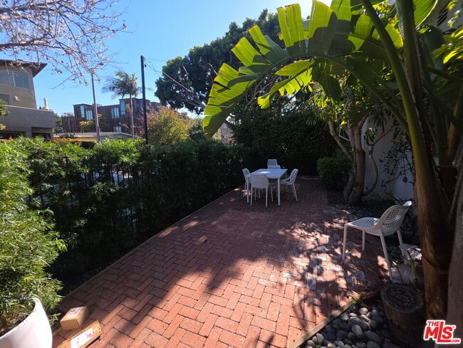 Building Photo - 525 Broadway St