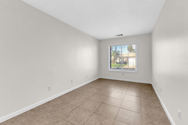 Building Photo - 83107 Greenbrier Dr