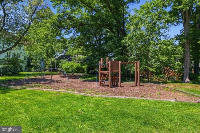 Building Photo - 3712 Valley Dr