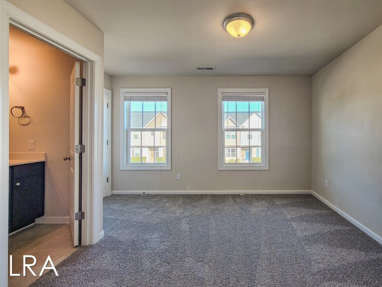 Building Photo - 127 Beacon Woods Dr