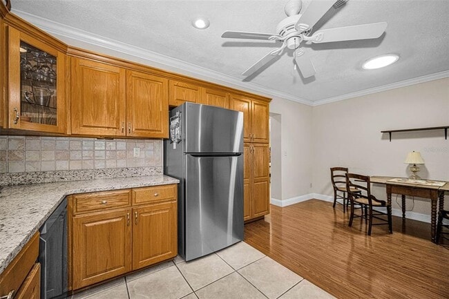 Building Photo - 253 Park Cir S